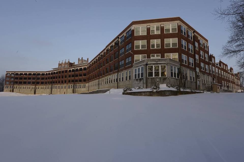 Photo: https://www.facebook.com/The-Waverly-Hills-Sanatorium-136643878331