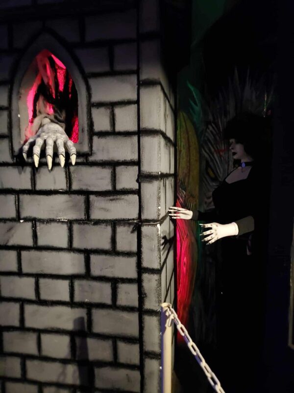 Dark Castle Haunted Attraction 2025 - 554201392_836078292417839_5502957173011423801_n