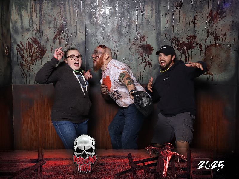 Dead Mans Farm 2025 - Queue-Photo