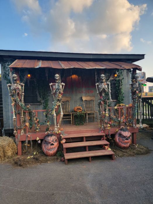 NEW Ghost Town Mini Golf in Piedmont, SC!  Destination: MADWORLD Haunted  Attraction 2021 